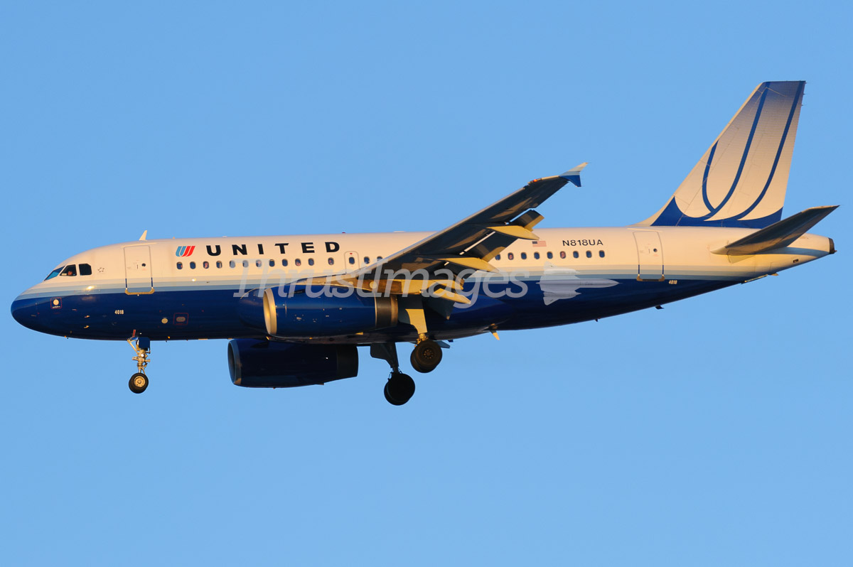 Airbus A319-131 N818UA (cn 882)